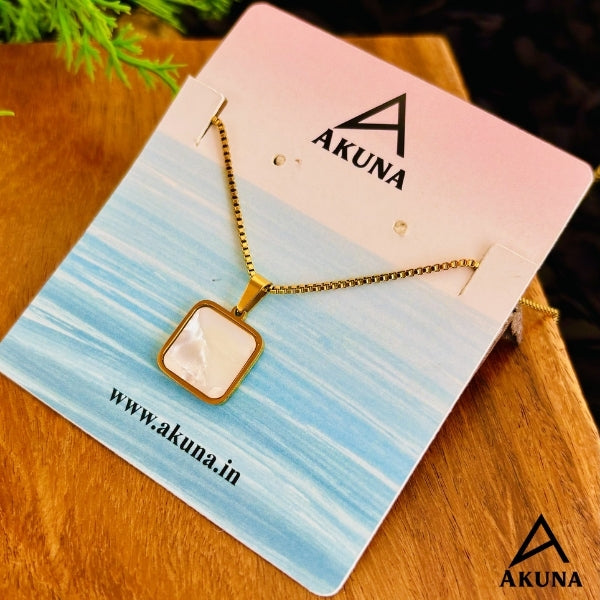 Luxe Gold Square Pendant Necklace for Women