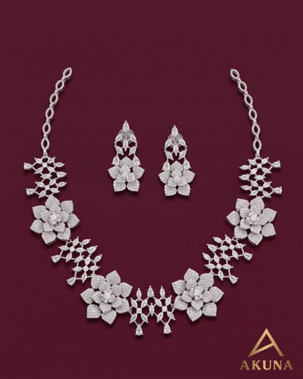 Frost Bloom Necklace Set